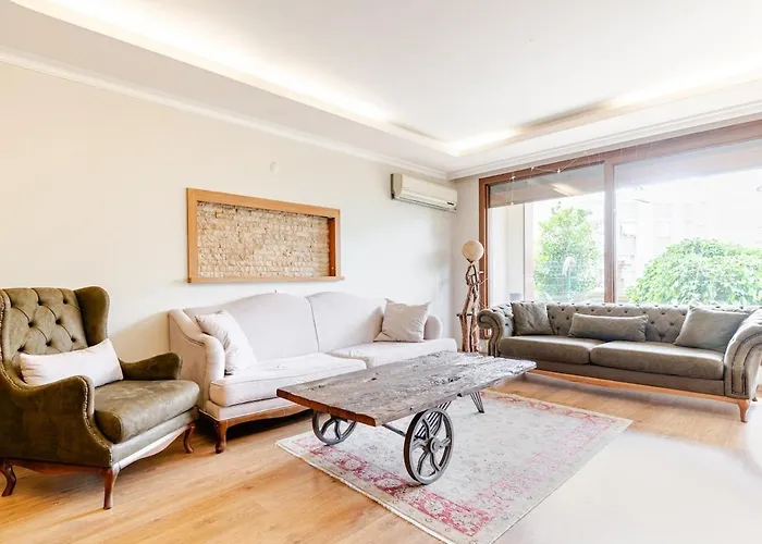 Deluxe Three-Bedroom Apartment